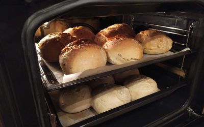 Online bread-making for solidarity